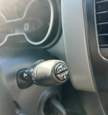 Черный Рено Трафик, объемом двигателя 1.6 л и пробегом 170 тыс. км за 15500 $, фото 6 на Automoto.ua