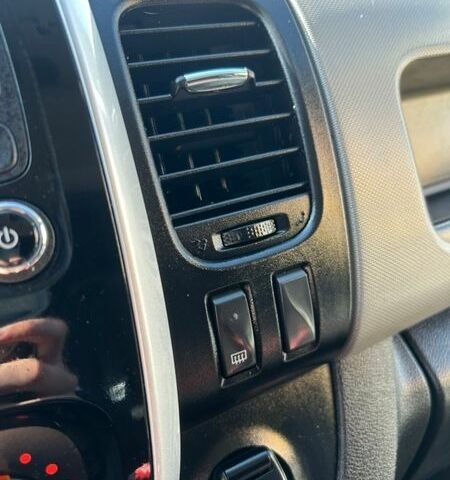 Черный Рено Трафик, объемом двигателя 1.6 л и пробегом 170 тыс. км за 15500 $, фото 9 на Automoto.ua