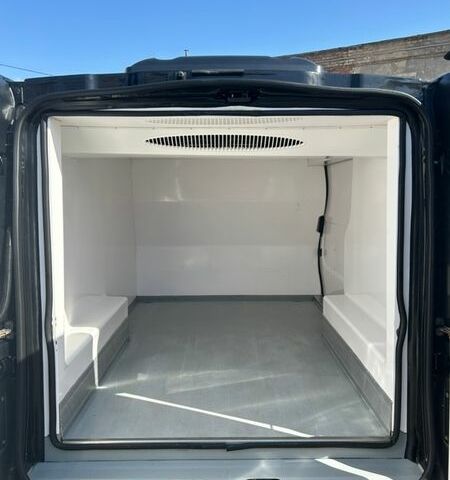 Черный Рено Трафик, объемом двигателя 1.6 л и пробегом 170 тыс. км за 15500 $, фото 25 на Automoto.ua