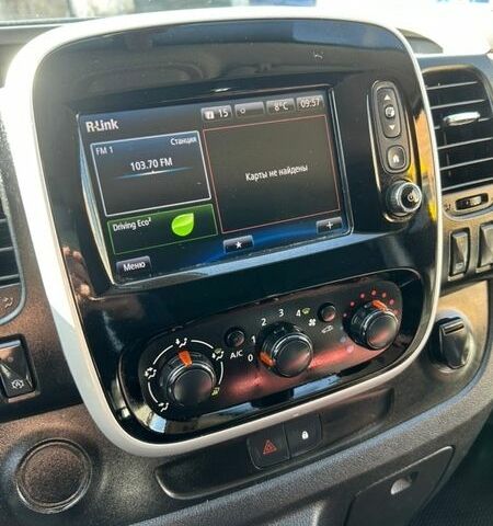 Черный Рено Трафик, объемом двигателя 1.6 л и пробегом 170 тыс. км за 15500 $, фото 7 на Automoto.ua