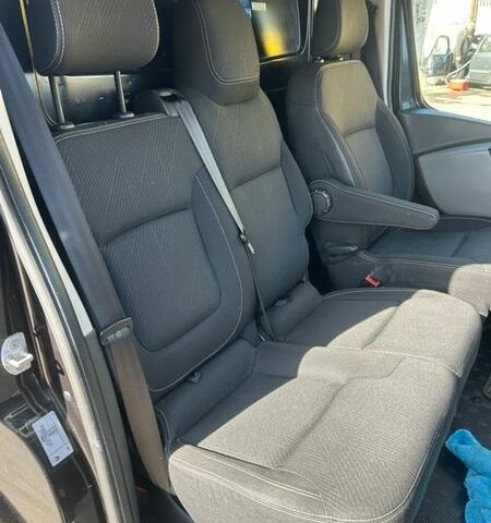 Черный Рено Трафик, объемом двигателя 1.6 л и пробегом 170 тыс. км за 15500 $, фото 32 на Automoto.ua