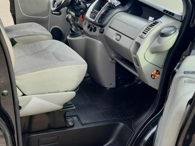 Чорний Рено Трафік, об'ємом двигуна 2 л та пробігом 165 тис. км за 15838 $, фото 3 на Automoto.ua