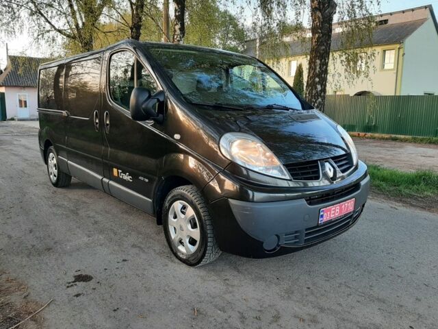 Чорний Рено Трафік, об'ємом двигуна 2 л та пробігом 228 тис. км за 11590 $, фото 2 на Automoto.ua