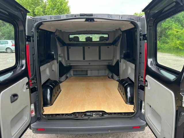 Черный Рено Трафик, объемом двигателя 2 л и пробегом 243 тыс. км за 13700 $, фото 4 на Automoto.ua