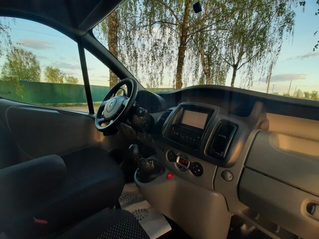 Чорний Рено Трафік, об'ємом двигуна 2 л та пробігом 228 тис. км за 11590 $, фото 5 на Automoto.ua