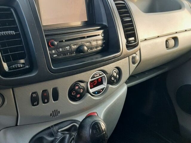 Чорний Рено Трафік, об'ємом двигуна 2 л та пробігом 228 тис. км за 11590 $, фото 7 на Automoto.ua