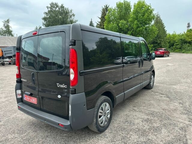 Черный Рено Трафик, объемом двигателя 2 л и пробегом 243 тыс. км за 13700 $, фото 2 на Automoto.ua