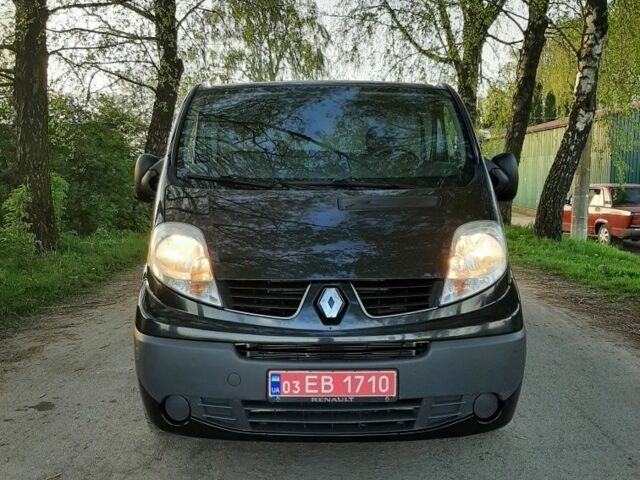 Чорний Рено Трафік, об'ємом двигуна 2 л та пробігом 228 тис. км за 11590 $, фото 1 на Automoto.ua
