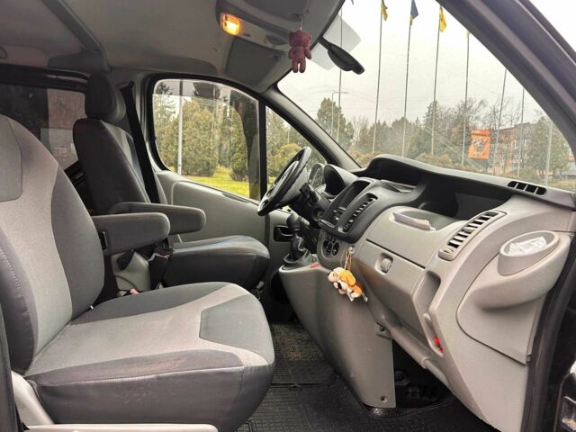 Чорний Рено Трафік, об'ємом двигуна 2 л та пробігом 212 тис. км за 13500 $, фото 5 на Automoto.ua