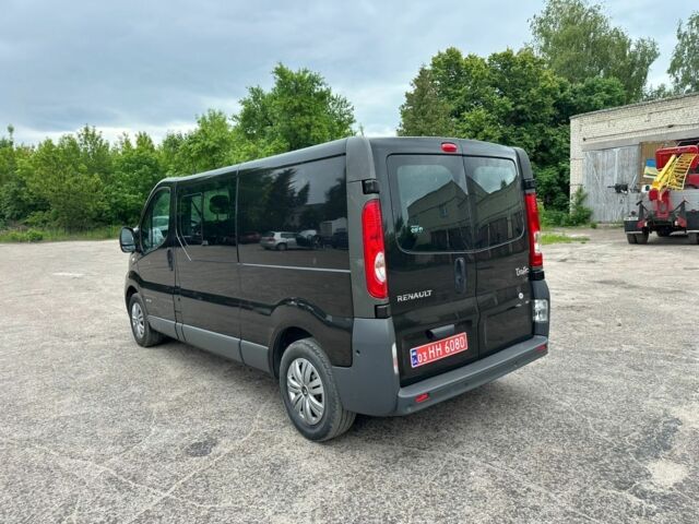 Черный Рено Трафик, объемом двигателя 2 л и пробегом 243 тыс. км за 13700 $, фото 1 на Automoto.ua