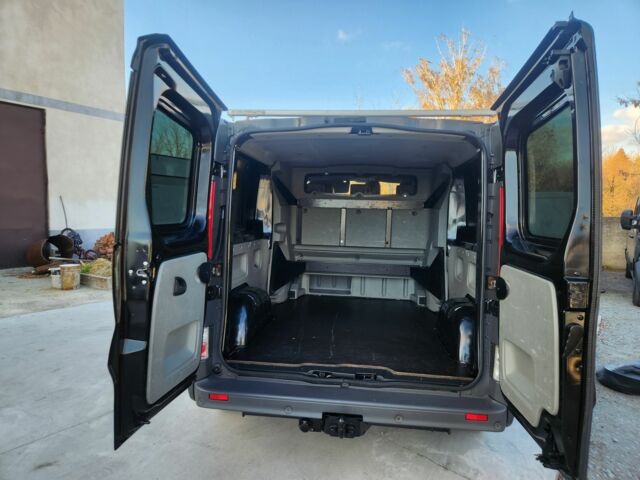 Черный Рено Трафик, объемом двигателя 2 л и пробегом 232 тыс. км за 15500 $, фото 7 на Automoto.ua