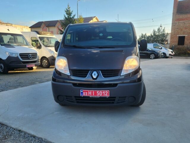 Черный Рено Трафик, объемом двигателя 2 л и пробегом 232 тыс. км за 15500 $, фото 1 на Automoto.ua