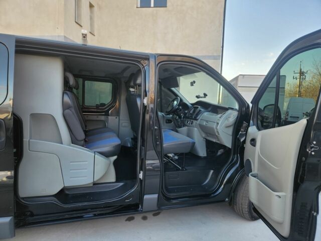 Черный Рено Трафик, объемом двигателя 2 л и пробегом 232 тыс. км за 15500 $, фото 5 на Automoto.ua