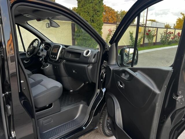 Черный Рено Трафик, объемом двигателя 2 л и пробегом 163 тыс. км за 19900 $, фото 2 на Automoto.ua