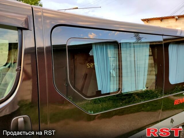 Черный Рено Трафик, объемом двигателя 2 л и пробегом 285 тыс. км за 7700 $, фото 2 на Automoto.ua