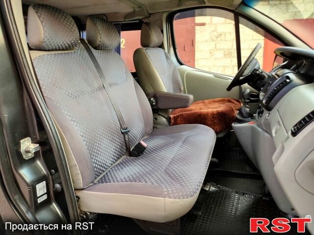Черный Рено Трафик, объемом двигателя 2 л и пробегом 285 тыс. км за 7700 $, фото 11 на Automoto.ua
