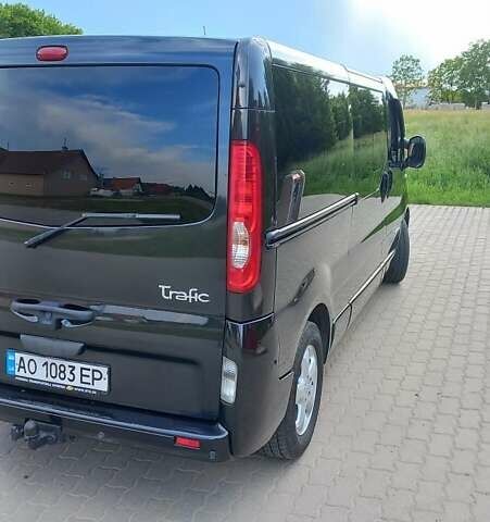 Черный Рено Трафик, объемом двигателя 2 л и пробегом 292 тыс. км за 15200 $, фото 4 на Automoto.ua