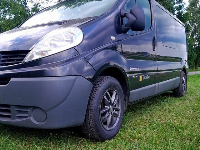 Черный Рено Трафик, объемом двигателя 2 л и пробегом 280 тыс. км за 12900 $, фото 2 на Automoto.ua