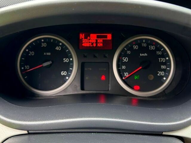 Черный Рено Трафик, объемом двигателя 2 л и пробегом 232 тыс. км за 15200 $, фото 4 на Automoto.ua