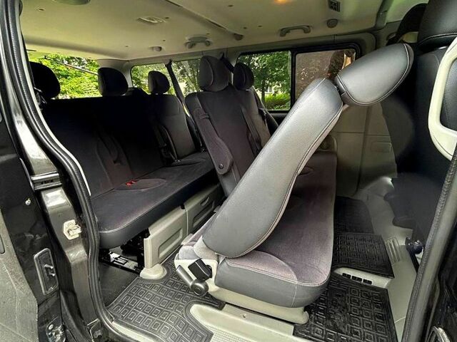 Черный Рено Трафик, объемом двигателя 2 л и пробегом 232 тыс. км за 15200 $, фото 6 на Automoto.ua