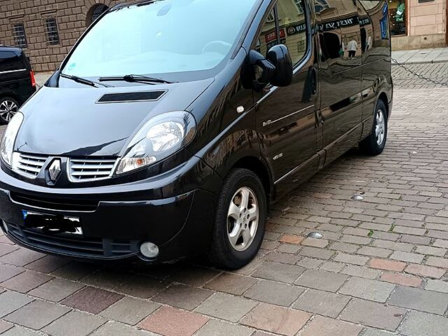 Черный Рено Трафик, объемом двигателя 2 л и пробегом 232 тыс. км за 15200 $, фото 1 на Automoto.ua