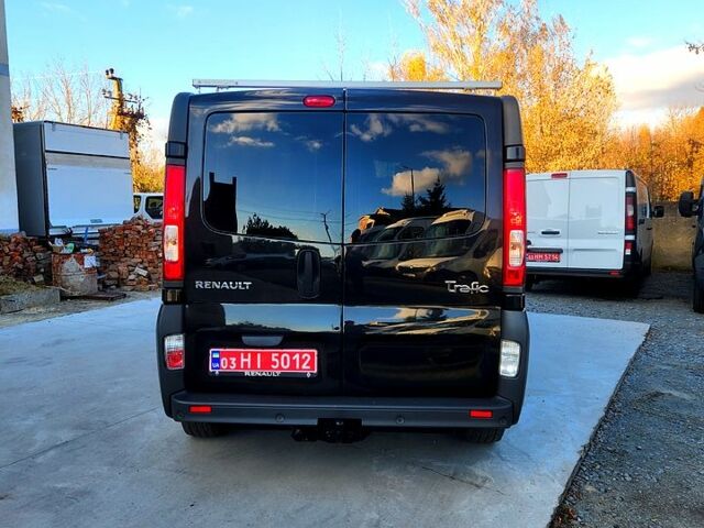 Черный Рено Трафик, объемом двигателя 2 л и пробегом 232 тыс. км за 15500 $, фото 3 на Automoto.ua