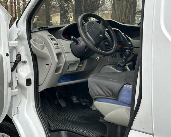 Білий Рено Трафік вант-пас., об'ємом двигуна 2 л та пробігом 475 тис. км за 6500 $, фото 6 на Automoto.ua