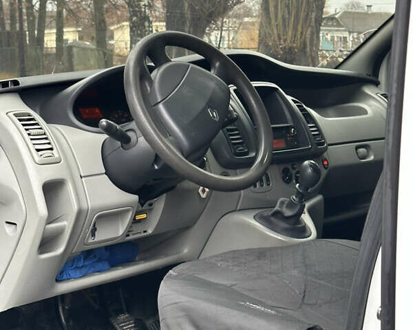 Білий Рено Трафік вант-пас., об'ємом двигуна 2 л та пробігом 475 тис. км за 6500 $, фото 10 на Automoto.ua
