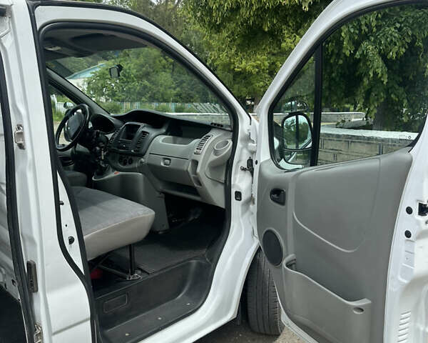 Білий Рено Трафік вант-пас., об'ємом двигуна 2 л та пробігом 270 тис. км за 9500 $, фото 8 на Automoto.ua