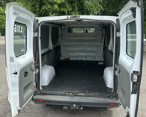 Білий Рено Трафік вант-пас., об'ємом двигуна 2 л та пробігом 270 тис. км за 9500 $, фото 3 на Automoto.ua