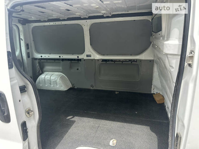 Білий Рено Трафік вант-пас., об'ємом двигуна 2 л та пробігом 270 тис. км за 9500 $, фото 9 на Automoto.ua