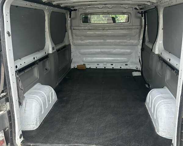 Білий Рено Трафік вант-пас., об'ємом двигуна 2 л та пробігом 270 тис. км за 9500 $, фото 4 на Automoto.ua