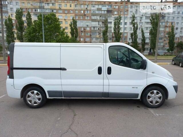 Белый Рено Трафик груз-пасс., объемом двигателя 2 л и пробегом 175 тыс. км за 12699 $, фото 6 на Automoto.ua