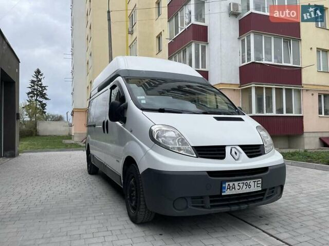 Белый Рено Трафик груз-пасс., объемом двигателя 2 л и пробегом 260 тыс. км за 9500 $, фото 2 на Automoto.ua