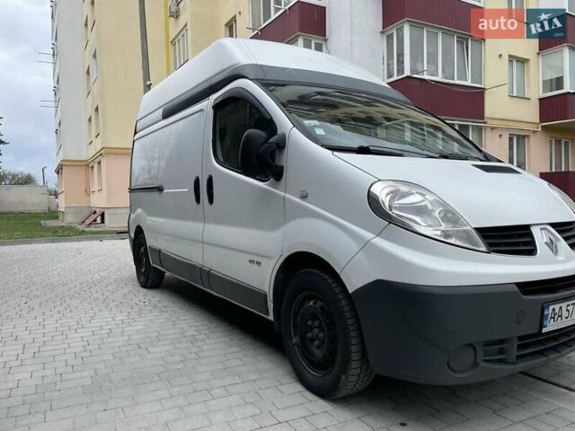 Белый Рено Трафик груз-пасс., объемом двигателя 2 л и пробегом 260 тыс. км за 9500 $, фото 3 на Automoto.ua
