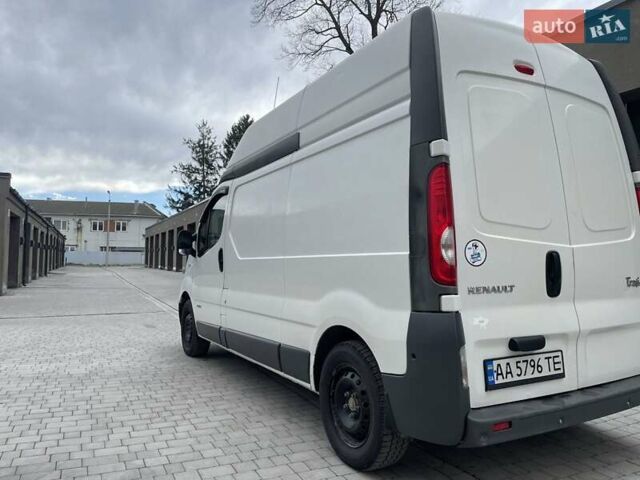 Белый Рено Трафик груз-пасс., объемом двигателя 2 л и пробегом 260 тыс. км за 9500 $, фото 8 на Automoto.ua