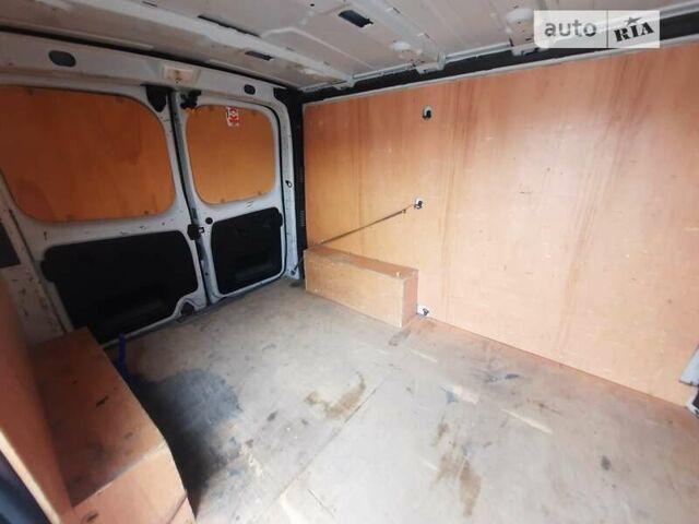 Белый Рено Трафик груз-пасс., объемом двигателя 1.6 л и пробегом 306 тыс. км за 12100 $, фото 14 на Automoto.ua