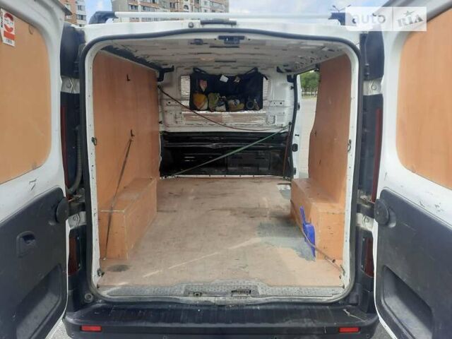 Белый Рено Трафик груз-пасс., объемом двигателя 1.6 л и пробегом 306 тыс. км за 12100 $, фото 15 на Automoto.ua
