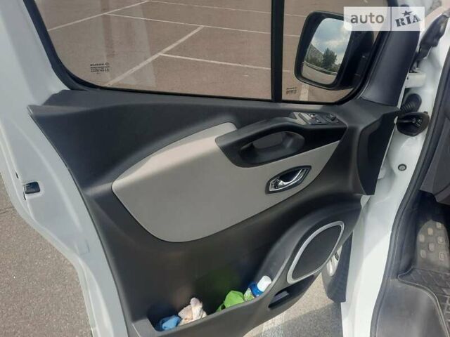 Белый Рено Трафик груз-пасс., объемом двигателя 1.6 л и пробегом 306 тыс. км за 12100 $, фото 11 на Automoto.ua