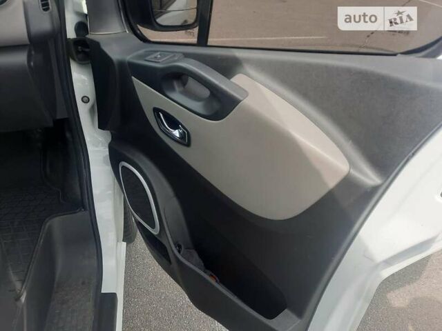 Белый Рено Трафик груз-пасс., объемом двигателя 1.6 л и пробегом 306 тыс. км за 12100 $, фото 12 на Automoto.ua