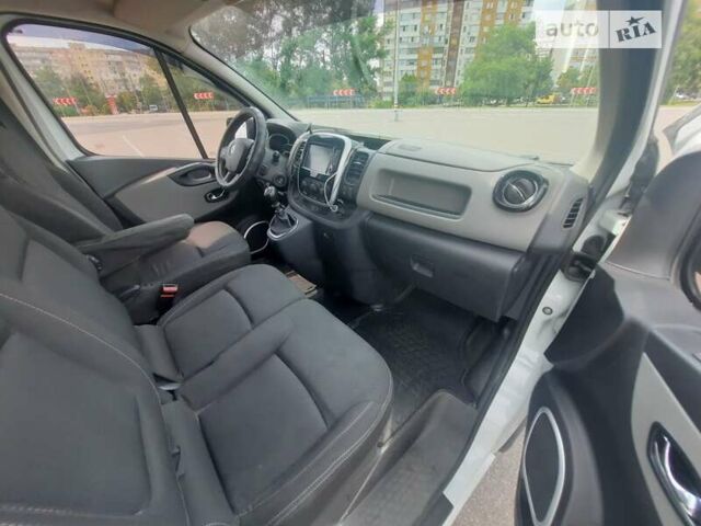 Белый Рено Трафик груз-пасс., объемом двигателя 1.6 л и пробегом 306 тыс. км за 12100 $, фото 9 на Automoto.ua