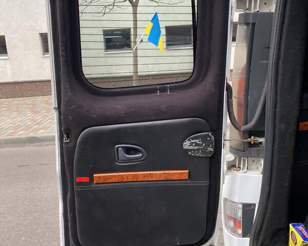 Белый Рено Трафик груз-пасс., объемом двигателя 1.9 л и пробегом 265 тыс. км за 8250 $, фото 8 на Automoto.ua