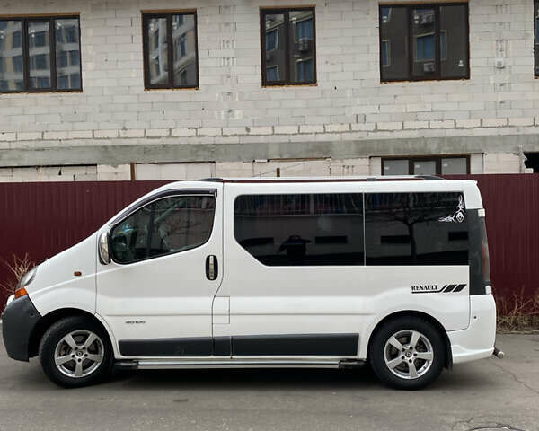 Белый Рено Трафик груз-пасс., объемом двигателя 1.9 л и пробегом 265 тыс. км за 8250 $, фото 5 на Automoto.ua