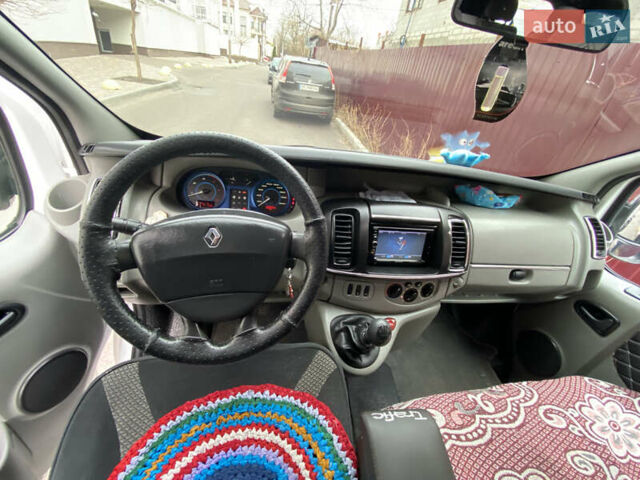 Белый Рено Трафик груз-пасс., объемом двигателя 1.9 л и пробегом 265 тыс. км за 8250 $, фото 12 на Automoto.ua