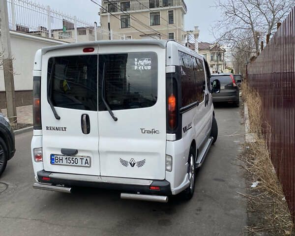 Белый Рено Трафик груз-пасс., объемом двигателя 1.9 л и пробегом 265 тыс. км за 8250 $, фото 1 на Automoto.ua