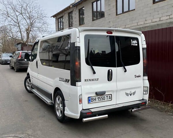 Белый Рено Трафик груз-пасс., объемом двигателя 1.9 л и пробегом 265 тыс. км за 8250 $, фото 6 на Automoto.ua