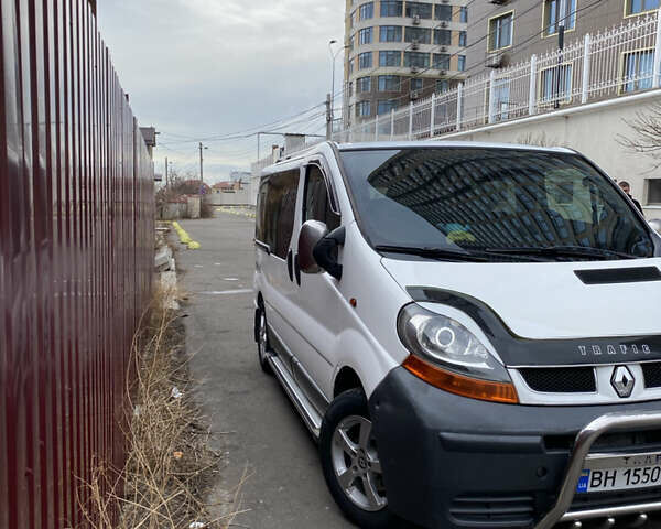 Белый Рено Трафик груз-пасс., объемом двигателя 1.9 л и пробегом 265 тыс. км за 8250 $, фото 3 на Automoto.ua