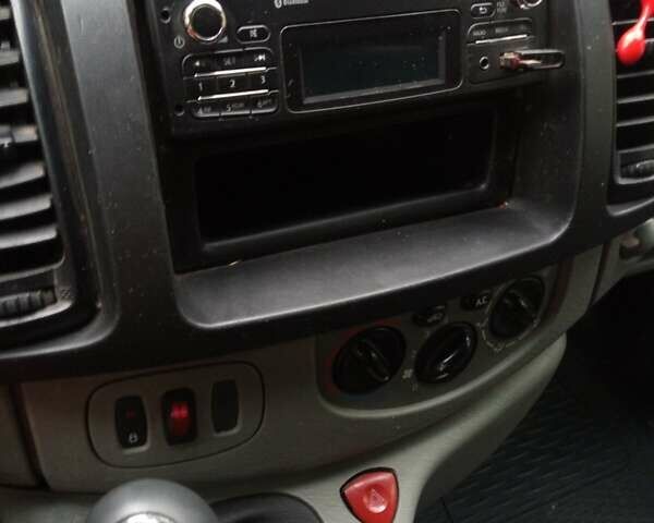 Белый Рено Трафик груз-пасс., объемом двигателя 0 л и пробегом 470 тыс. км за 7300 $, фото 7 на Automoto.ua