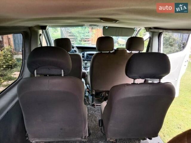 Білий Рено Трафік вант-пас., об'ємом двигуна 2 л та пробігом 180 тис. км за 6400 $, фото 3 на Automoto.ua