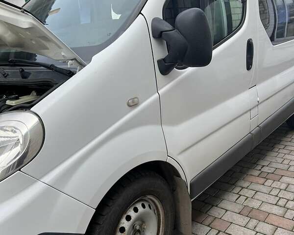 Белый Рено Трафик груз-пасс., объемом двигателя 0 л и пробегом 265 тыс. км за 8199 $, фото 5 на Automoto.ua